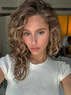 Милана эскорт в городе Москва